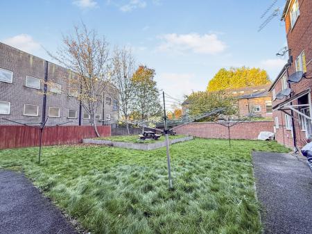 1 bedroom Flat to let in May Court, Carrington, NG5