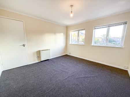 1 bedroom Flat to let in May Court, Carrington, NG5