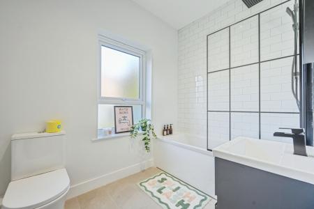 1 bedroom Flat to let in Meadow Road, Beeston, NG9