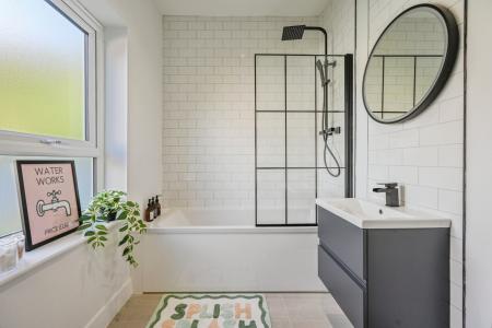 2 bedroom Flat to let in Meadow Road, Beeston, NG9