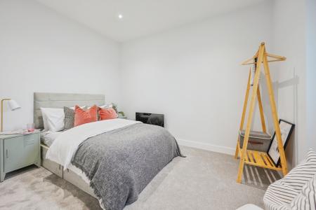 2 bedroom Flat to let in Meadow Road, Beeston, NG9