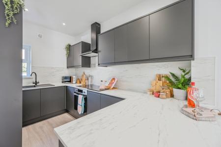 2 bedroom Flat to let in Meadow Road, Beeston, NG9