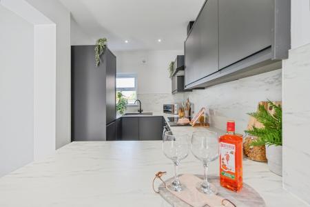 2 bedroom Flat to let in Meadow Road, Beeston, NG9