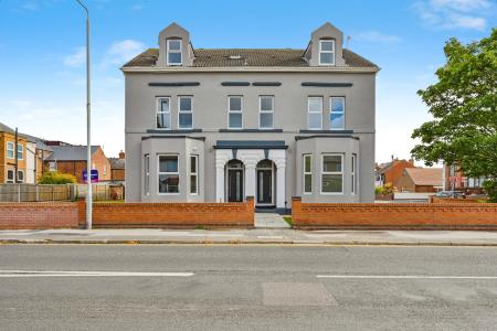 2 bedroom Flat to let in Meadow Road, Beeston, NG9