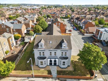 2 bedroom Flat to let in Meadow Road, Beeston, NG9