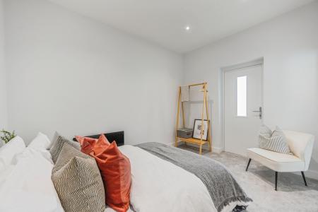 2 bedroom Flat to let in Meadow Road, Beeston, NG9