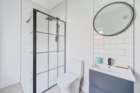 2 bedroom Flat to let in Meadow Road, Beeston, NG9