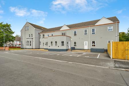 2 bedroom Flat to let in Meadow Road, Beeston, NG9