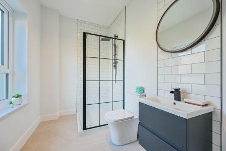 2 bedroom Flat to let in Meadow Road, Beeston, NG9