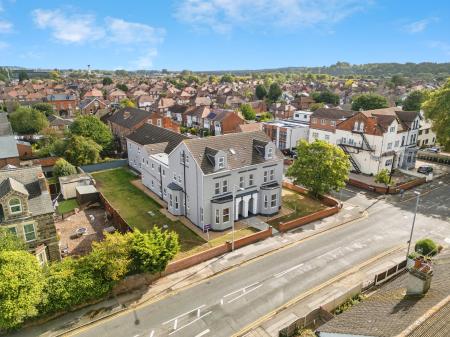 2 bedroom Flat to let in Meadow Road, Beeston, NG9