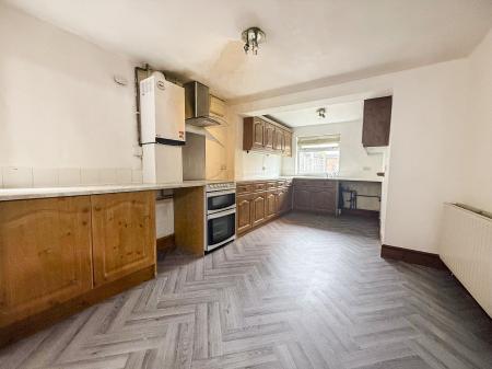 3 bedroom Semi-detached house to let in Mottram Street, Beeston, NG9