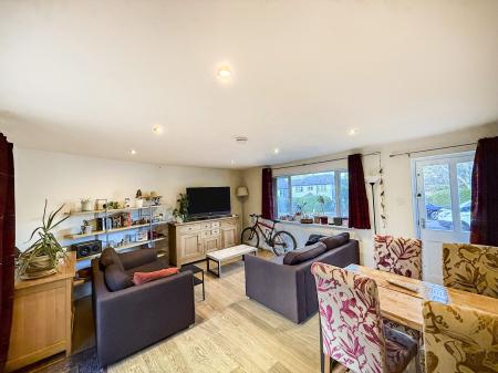 1 bedroom House share to let in Springwood Gardens, Woodthorpe, NG5