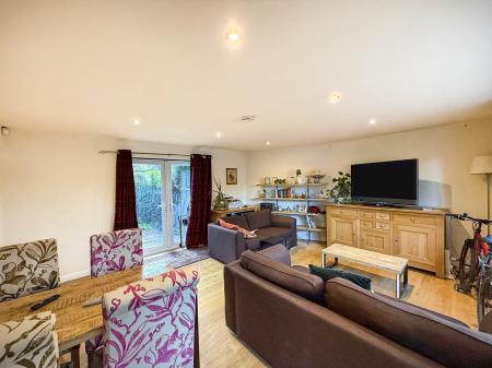 1 bedroom House share to let in Springwood Gardens, Woodthorpe, NG5