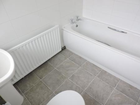 3 bedroom Cottage to let in East Street, Gotham, NG11