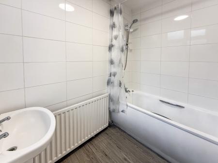 3 bedroom Cottage to let in East Street, Gotham, NG11