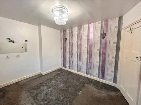 3 bedroom Semi-detached house to let in Rosecroft Drive, Daybrook, Nottingham, NG5