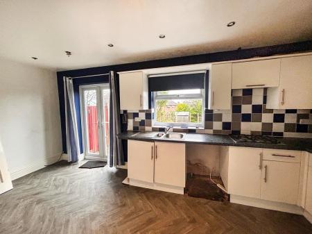 3 bedroom Semi-detached house to let in Rosecroft Drive, Daybrook, Nottingham, NG5