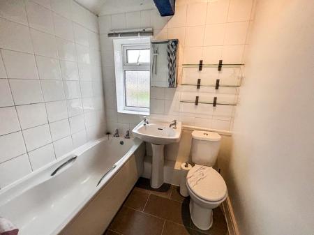 3 bedroom Semi-detached house to let in Rosecroft Drive, Daybrook, Nottingham, NG5