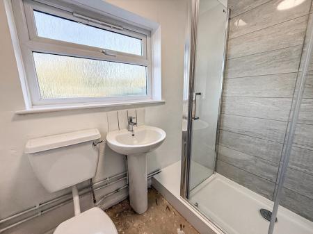 2 bedroom Flat to let in Fox Grove, Basford, Nottingham, NG5