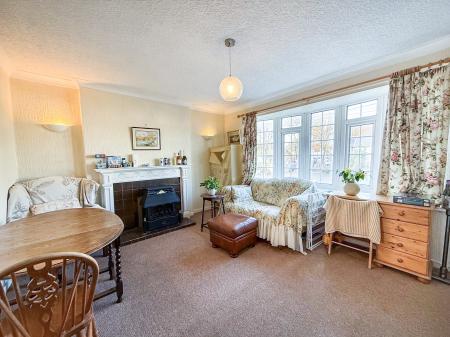 2 bedroom Flat to let in Broadgate, Beeston, NG9