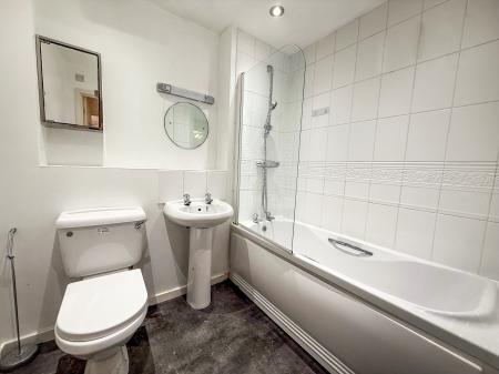 2 bedroom Flat to let in Edison Way, Arnold, NG5