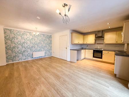 2 bedroom Flat to let in Edison Way, Arnold, NG5