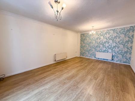 2 bedroom Flat to let in Edison Way, Arnold, NG5