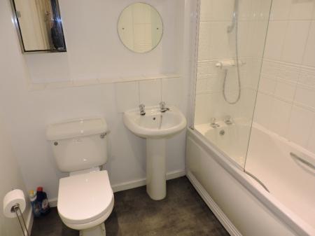 2 bedroom Flat to let in Edison Way, Arnold, NG5