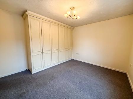 2 bedroom Flat to let in Edison Way, Arnold, NG5