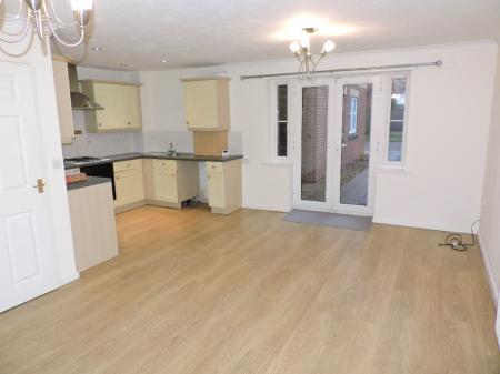 2 bedroom Flat to let in Edison Way, Arnold, NG5