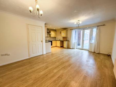 2 bedroom Flat to let in Edison Way, Arnold, NG5