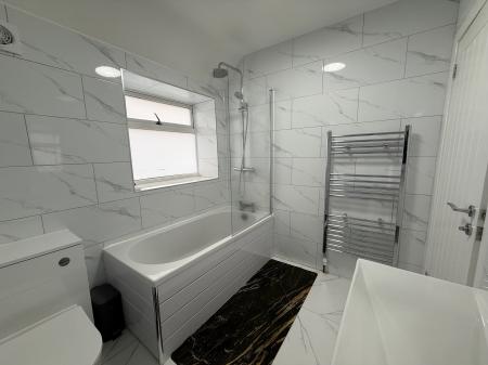 2 bedroom Flat to let in Rosecroft Drive, Nottinghamshire, Daybrook, Nottingham, NG5