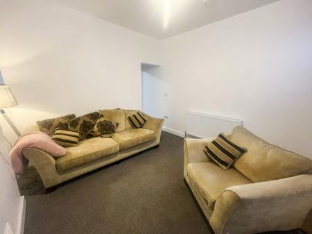 3 bedroom Flat to let in Portland Street, Daybrook, Nottingham, NG5