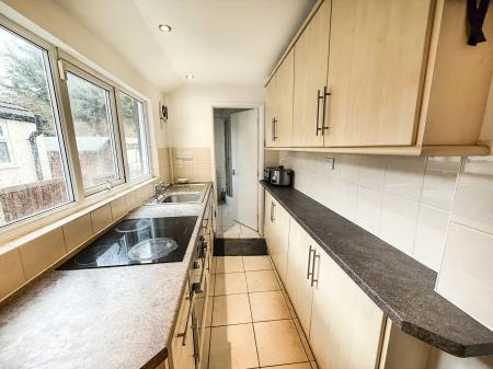4 bedroom Terraced House to let in Beeston Road, Dunkirk, Nottingham, NG7