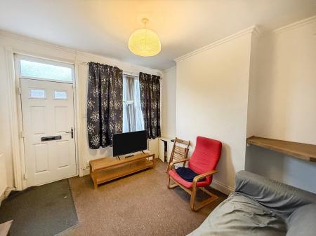 4 bedroom Terraced House to let in Beeston Road, Dunkirk, Nottingham, NG7