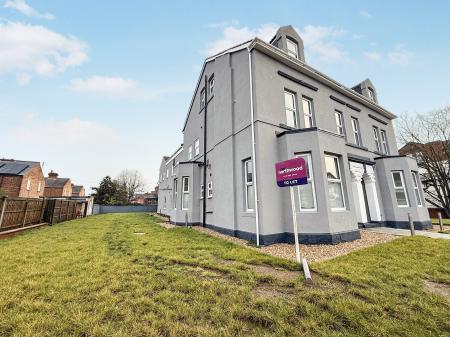 2 bedroom Flat to let in Meadow Road, Beeston, NG9