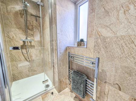 5 bedroom Detached house for sale in Broadacres, Oldham, OL4