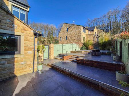 5 bedroom Detached house for sale in Broadacres, Oldham, OL4