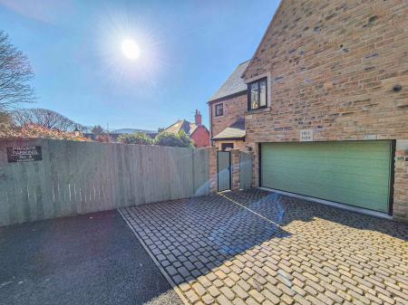 5 bedroom Detached house for sale in Broadacres, Oldham, OL4