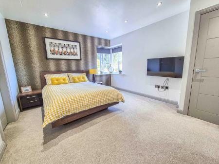 5 bedroom Detached house for sale in Broadacres, Oldham, OL4