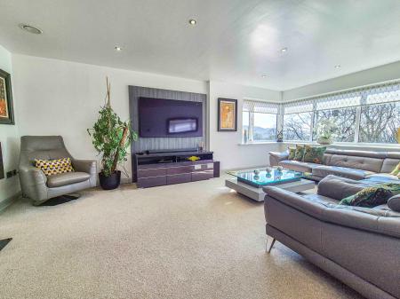 5 bedroom Detached house for sale in Broadacres, Oldham, OL4