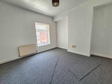 2 bedroom Terraced House for sale in Castleford Street, Chadderton, OL1