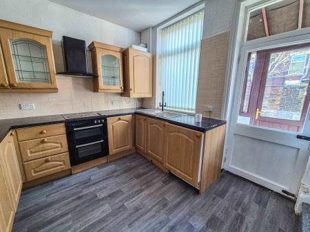 2 bedroom Terraced House for sale in Castleford Street, Chadderton, OL1