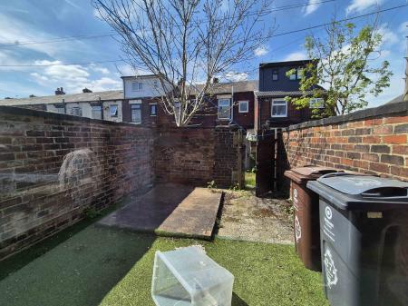 2 bedroom Terraced House for sale in Castleford Street, Chadderton, OL1
