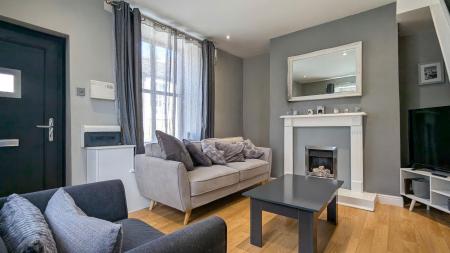 1 bedroom Terraced House for sale in Cross Street, Saddleworth, OL4