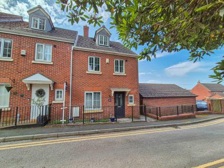4 bedroom Town house for sale in Glebe Lane, Moorside, Oldham, OL1
