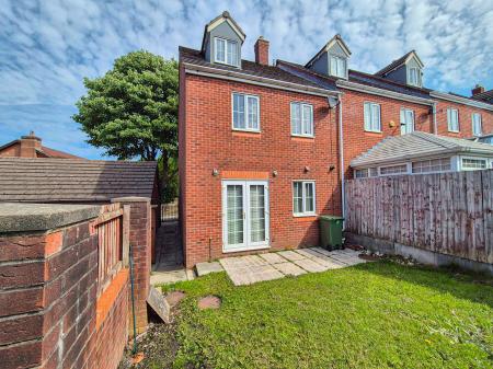 4 bedroom Town house for sale in Glebe Lane, Moorside, Oldham, OL1