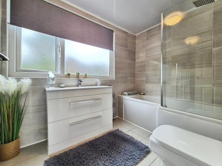 4 bedroom Semi-detached house for sale in Great Meadow, Oldham, OL2