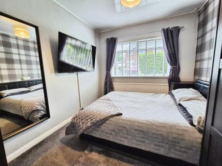 4 bedroom Semi-detached house for sale in Great Meadow, Oldham, OL2
