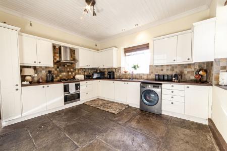 3 bedroom Terraced House for sale in Jubilee, Shaw, OL2